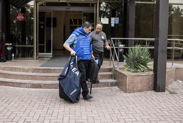 Zaporijya Nükleer Santrali'ne ulaşan UAEA heyeti, sızıntı tehlikesini araştıracak Zaporijya Nükleer Santrali'ne ulaşan UAEA heyeti, sızıntı tehlikesini araştıracak