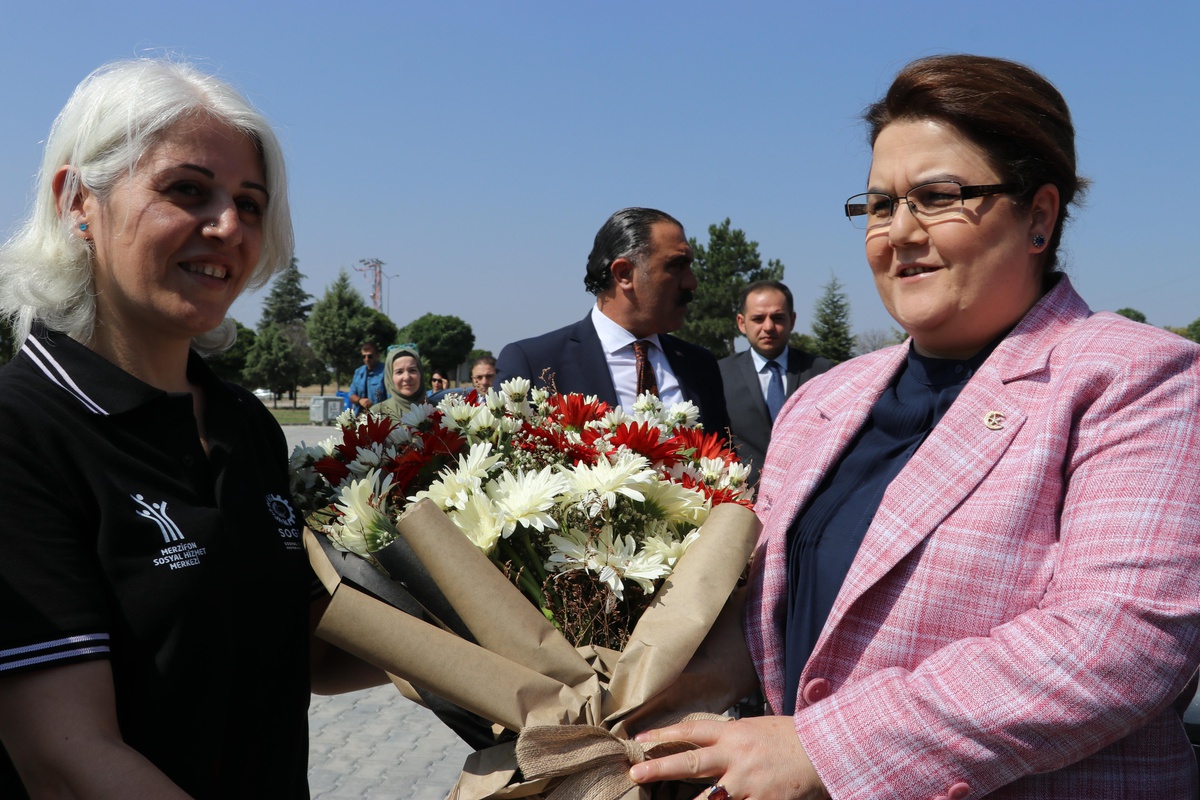 Aile ve Sosyal Hizmetler Bakanı Yanık, Amasya\'da ziyaretlerde bulundu