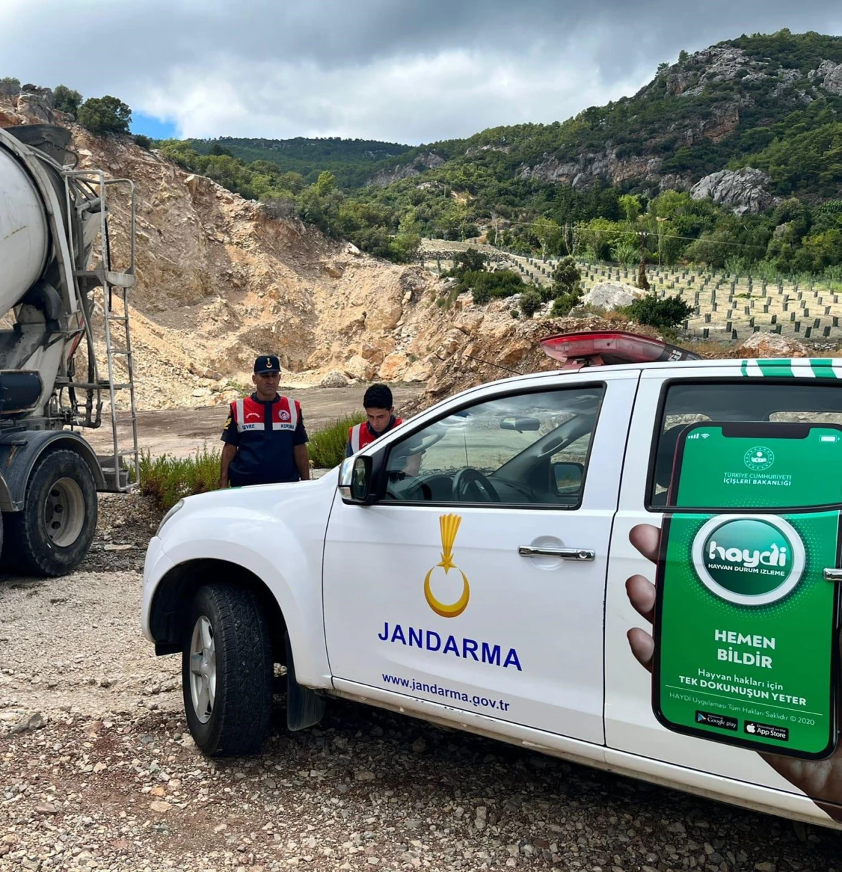 Antalya\'da boş araziye beton döken 2 mikser şoförü ile şirkete para cezası verildi