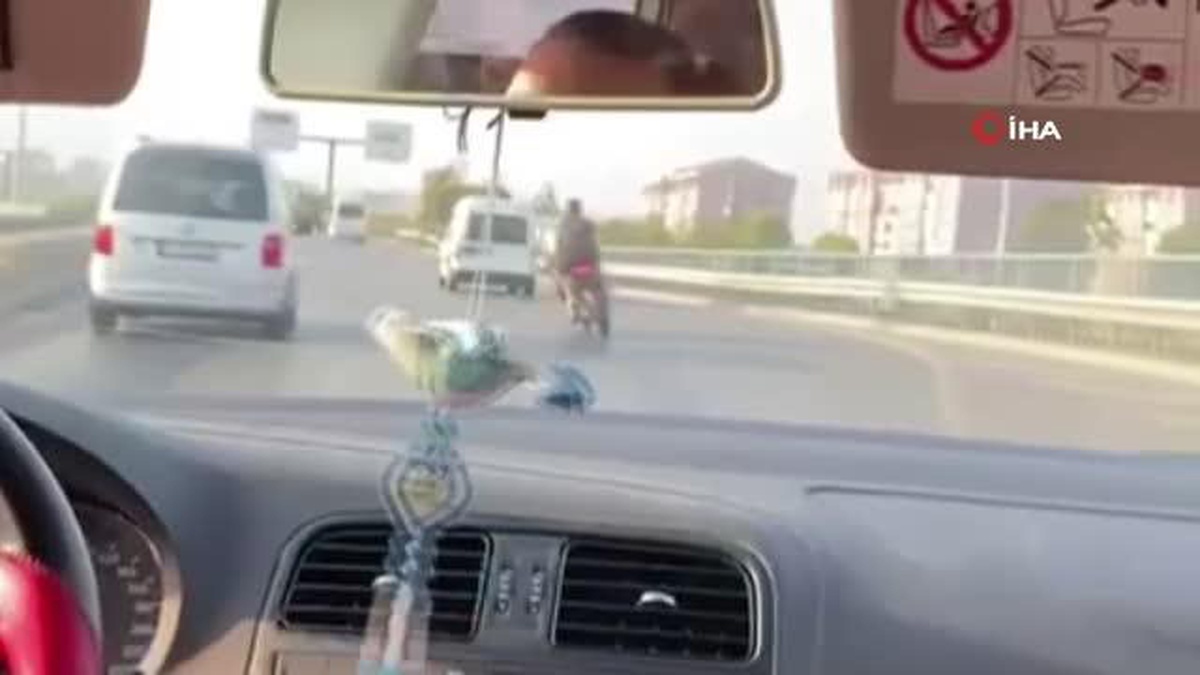 Bahçelievler\'de trafikte makas atan motosikletlilerin kazası kamerada