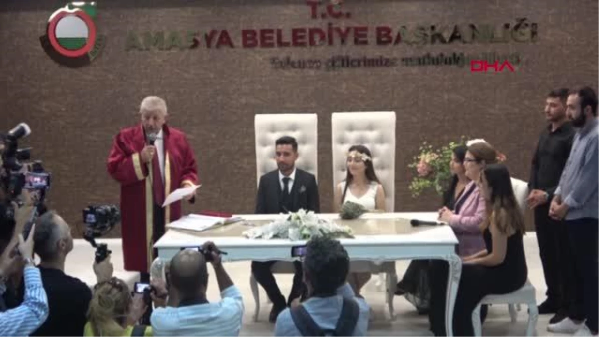 Aile ve Sosyal Hizmetler Bakanı Yanık, Amasya\'da nikah şahidi oldu