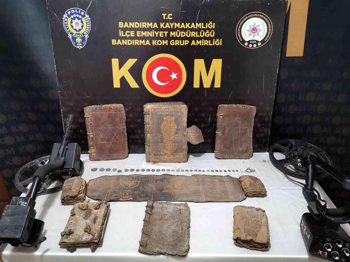 Balıkesir\'de İbranice tarihi eserler ele geçirildi