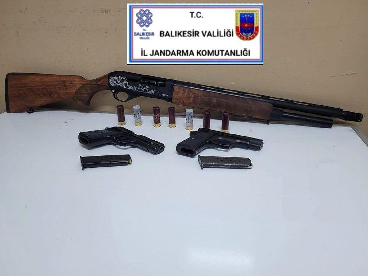 Balıkesir\'de jandarmadan 14 şahsa huzur operasyonu