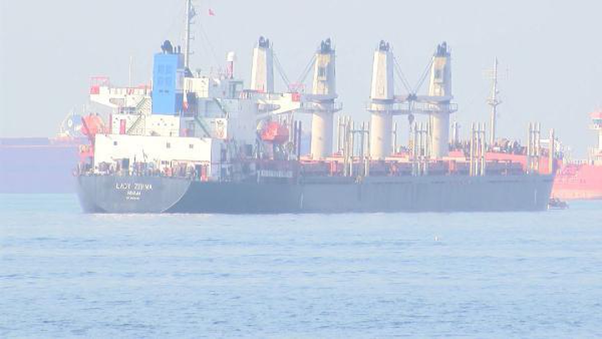 İSTANBUL-BOĞAZ\'DA SÜRÜKLENEN GEMİ AHIRKAPI AÇIKLARINA DEMİRLEDİ