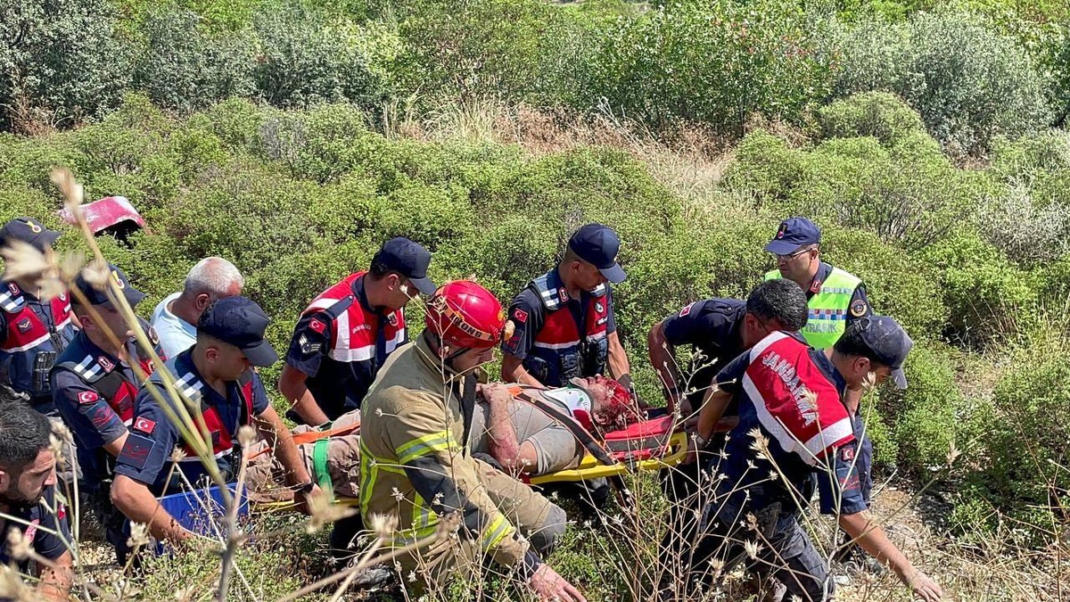 Bursa\'da tır 150 metre yükseklikteki şarampole yuvarlandı: 1 yaralı