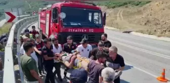 Bursa'da uçuruma yuvarlanan kamyonun şoförü yaralandı