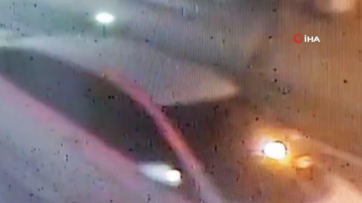 Camı açık otomobilden hırsızlık yapmak isterken yanlışlıkla bastığı korna ele verdi