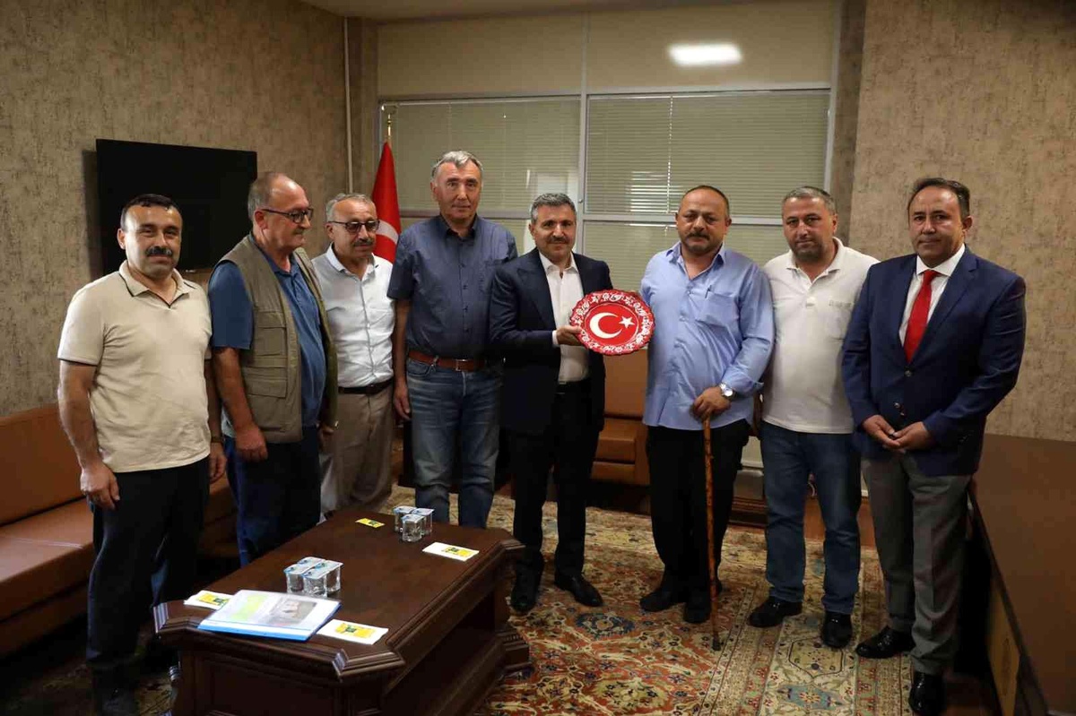 Cem evleri dedeleri Vali Atay\'ı ziyaret etti