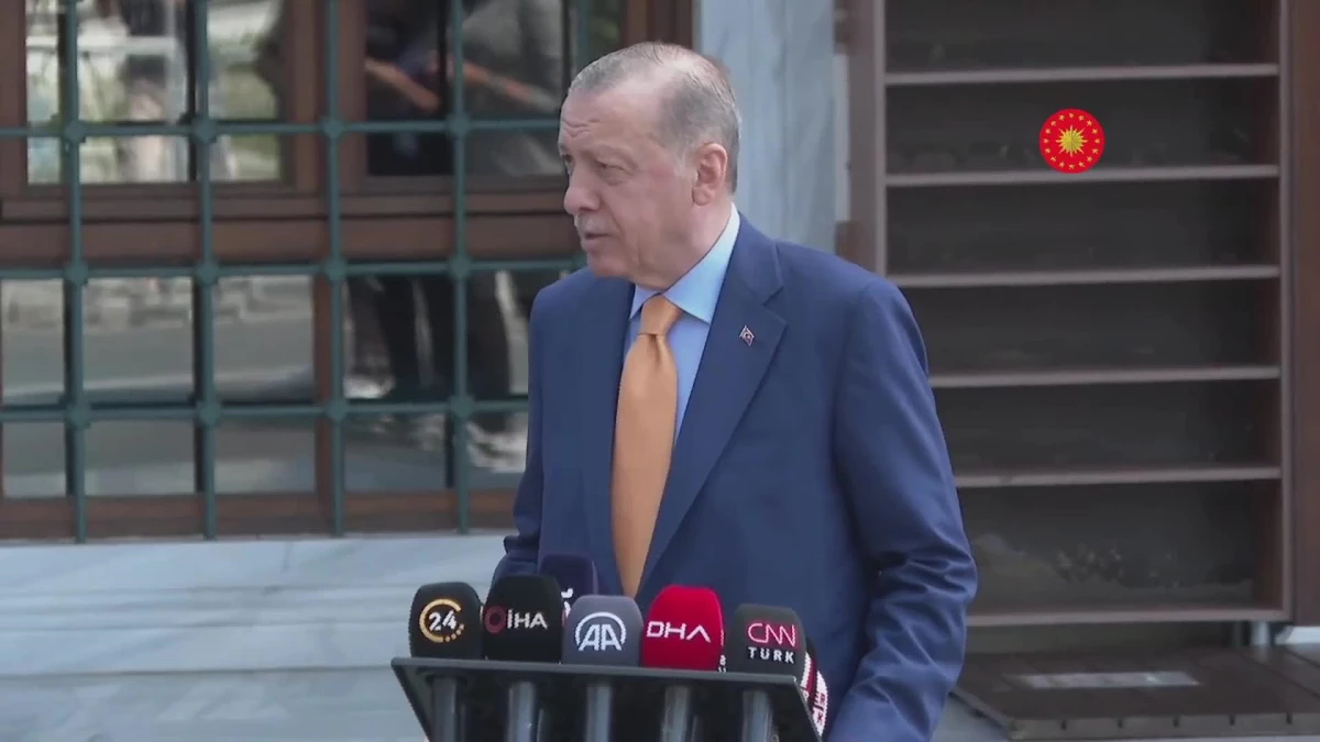 Cumhurbaşkanı Erdoğan\'dan Ahmet Şık\'a: "Bu Zat Teröristin Tekidir. Dokunulmazlığı Kalktıktan Sonra Ceza Davaları Arkasından Gelecektir"