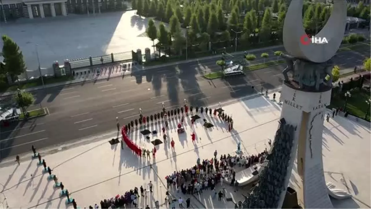 Cumhurbaşkanlığı Muhafız Alayı Tüfekli Gösteri Bölüğü nöbet değişim töreni yapıldı
