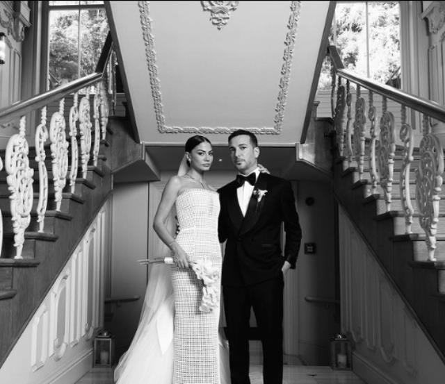 Demet Özdemir gelinliklerine gelen eleştirilere karşı sessizliğini bozdu