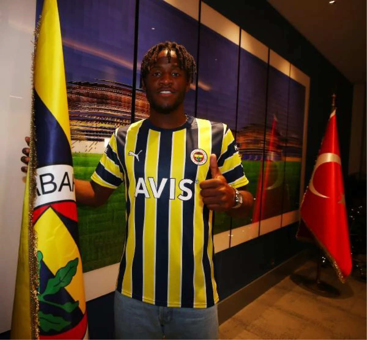 Fenerbahçe Batshuayi\'yi açıkladı