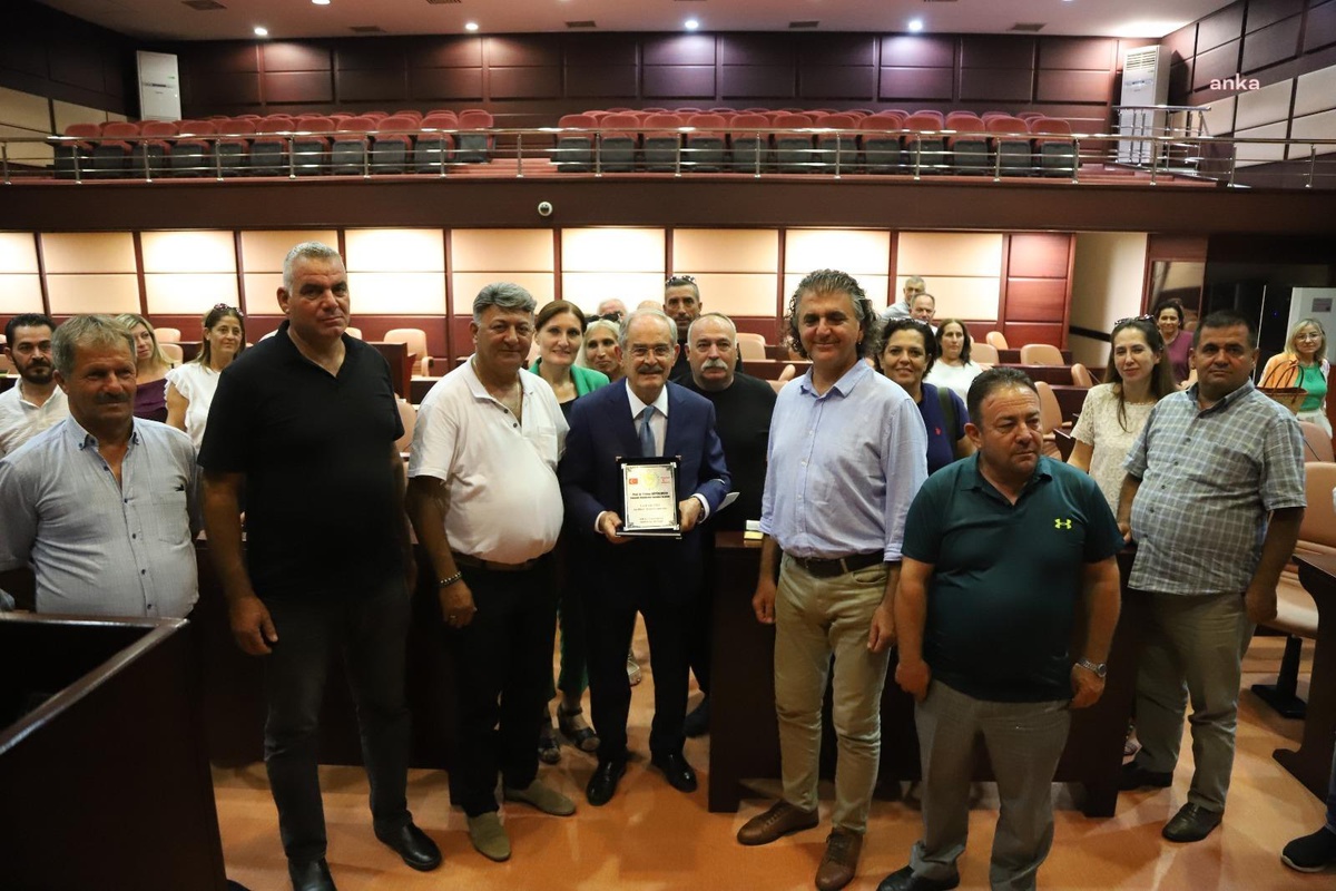 Gazimağusalı Muhtarlardan Yılmaz Büyükerşen\'e Ziyaret