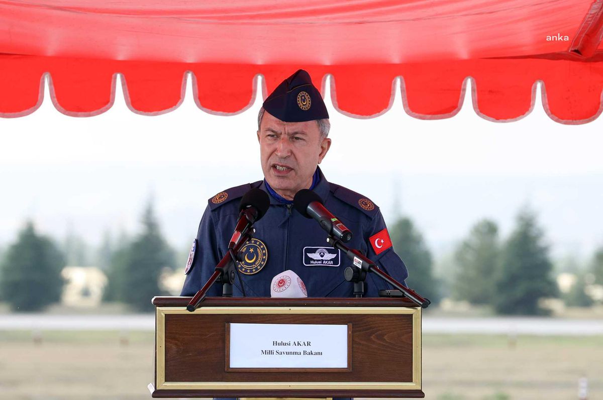 Hulusi Akar\'dan Yunanistan\'a: "Uzattığımız Barış Elini Tutun ve Çalışmalarımızı Uluslararası Hukuka Uygun Devam Ettirelim"
