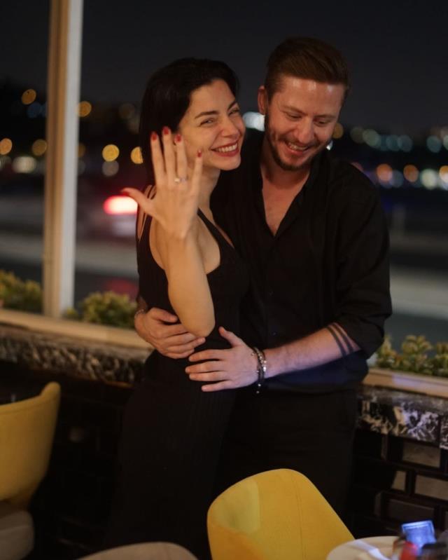 Merve Boluğur, sevgilisi DJ Mert Aydın'dan evlilik teklifi aldı Merve Boluğur, sevgilisi DJ Mert Aydın'dan evlilik teklifi aldı