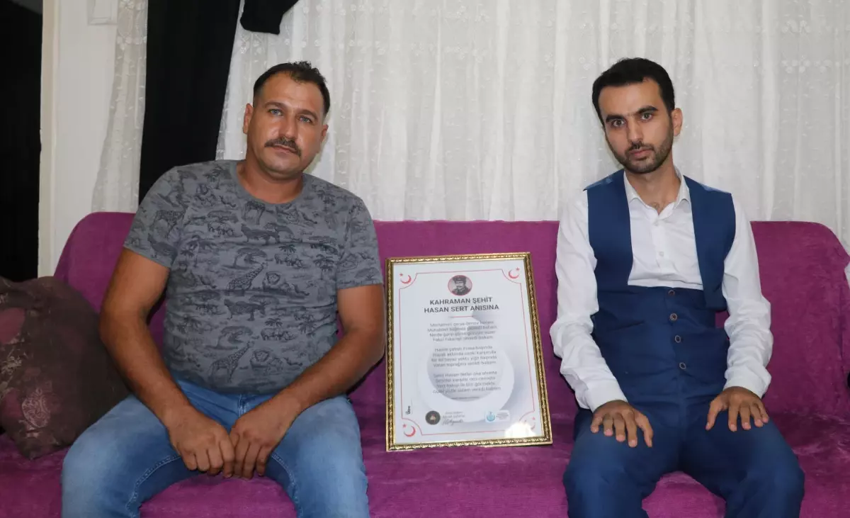 Müzisyen Yazıcıoğlu, şehit Hasan Sert için yazdığı ağıtı oğluna hediye etti