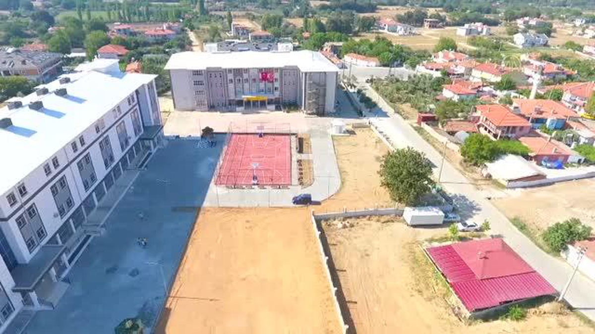 Muğla\'da okulların tadilatını meslek lisesi öğrencileri yapıyor