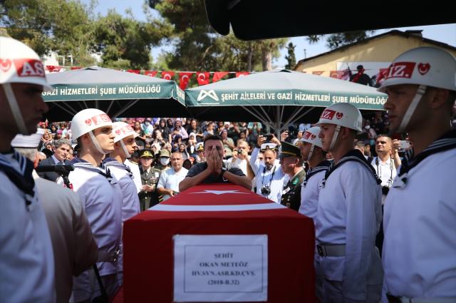 Şehit Astsubay Okan Meteöz son yolculuğuna uğurlandı Şehit Astsubay Okan Meteöz son yolculuğuna uğurlandı