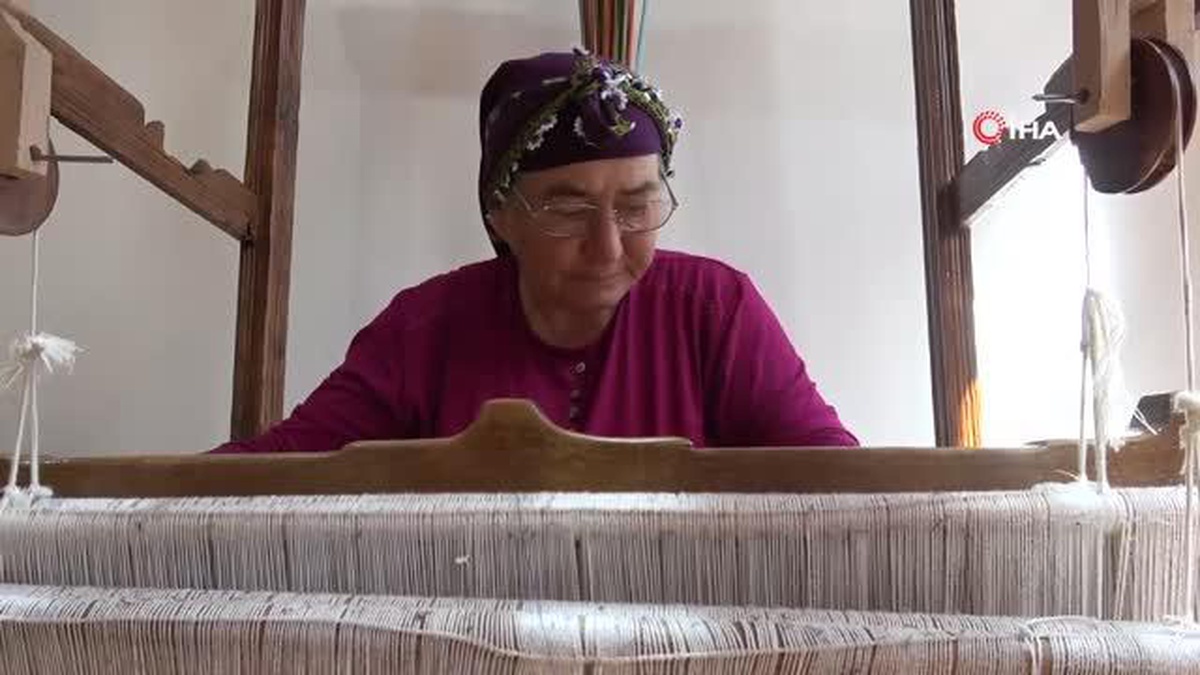Tavan aralarından çıkarıldı, dokunan kumaşlar modacıların ilgi odağı oldu