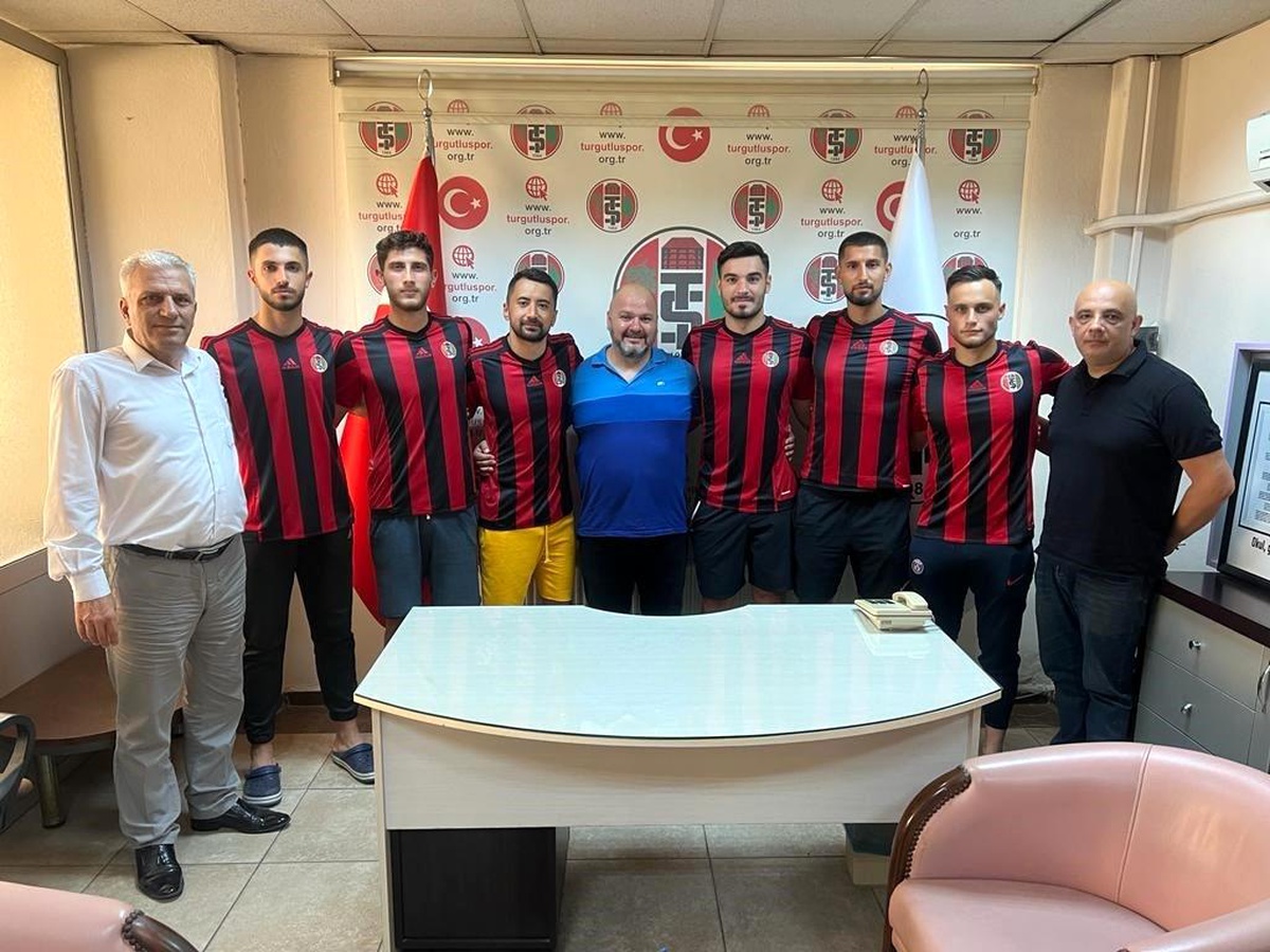 Turgutluspor\'da imza yağmuru