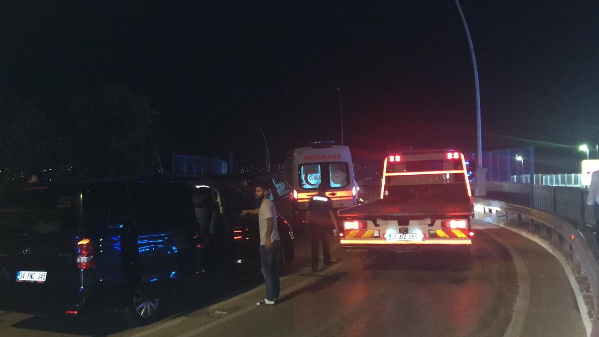 Turist taşıyan minibüs kazaya karıştı: 11 yaralı