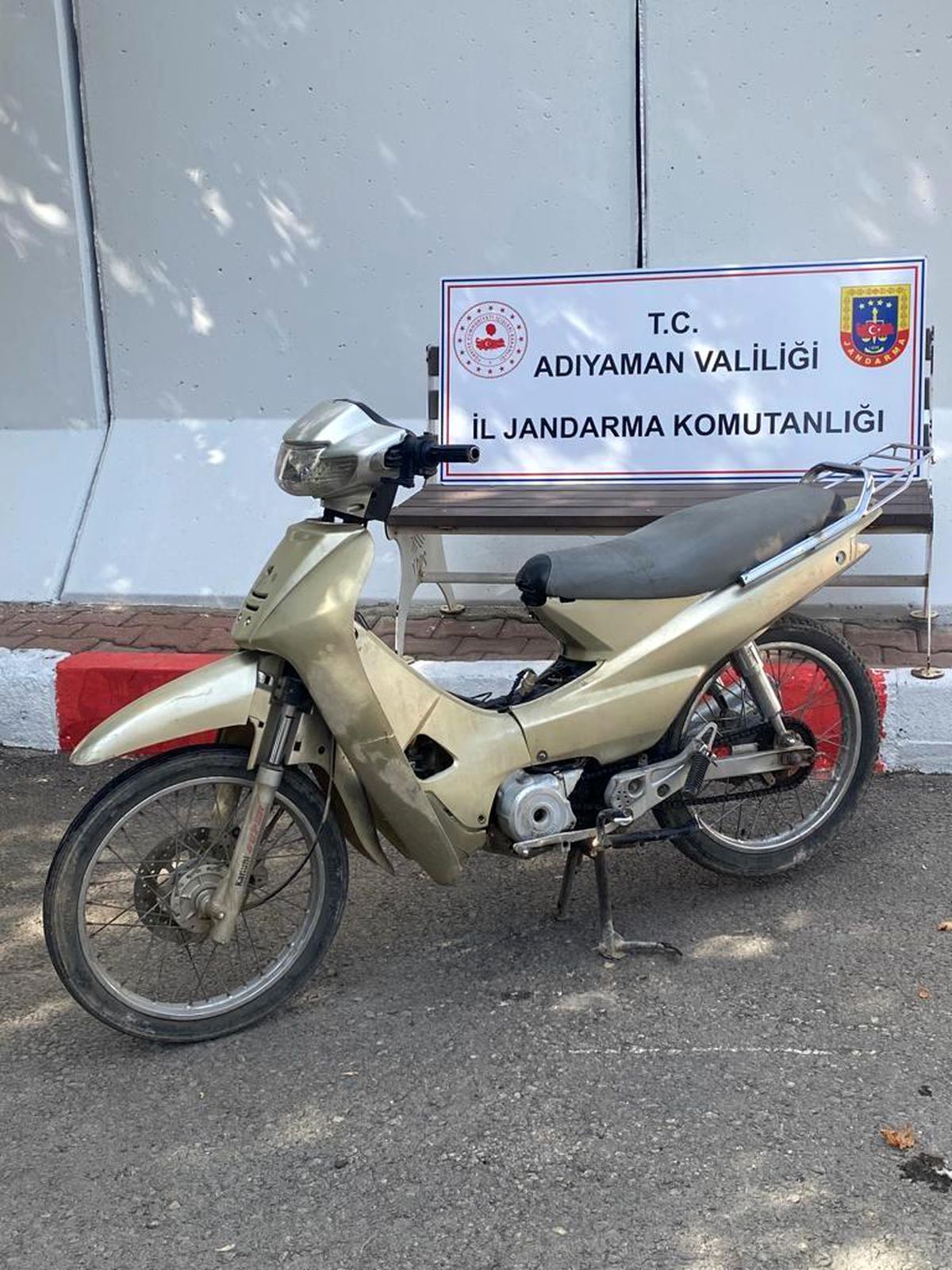 Vatandaşların ihbar ettiği şüpheli çalıntı motosikletle yakalandı