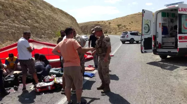 Batman'da yelkenkanat ile uçarken asfalta çakılan 2 kişi hayatını kaybetti