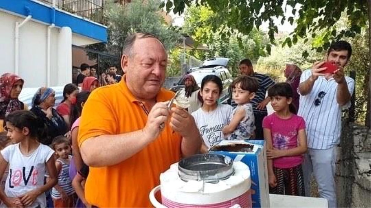 Belediye Başkanı Tarhan, vatandaşlara dondurma dağıttı