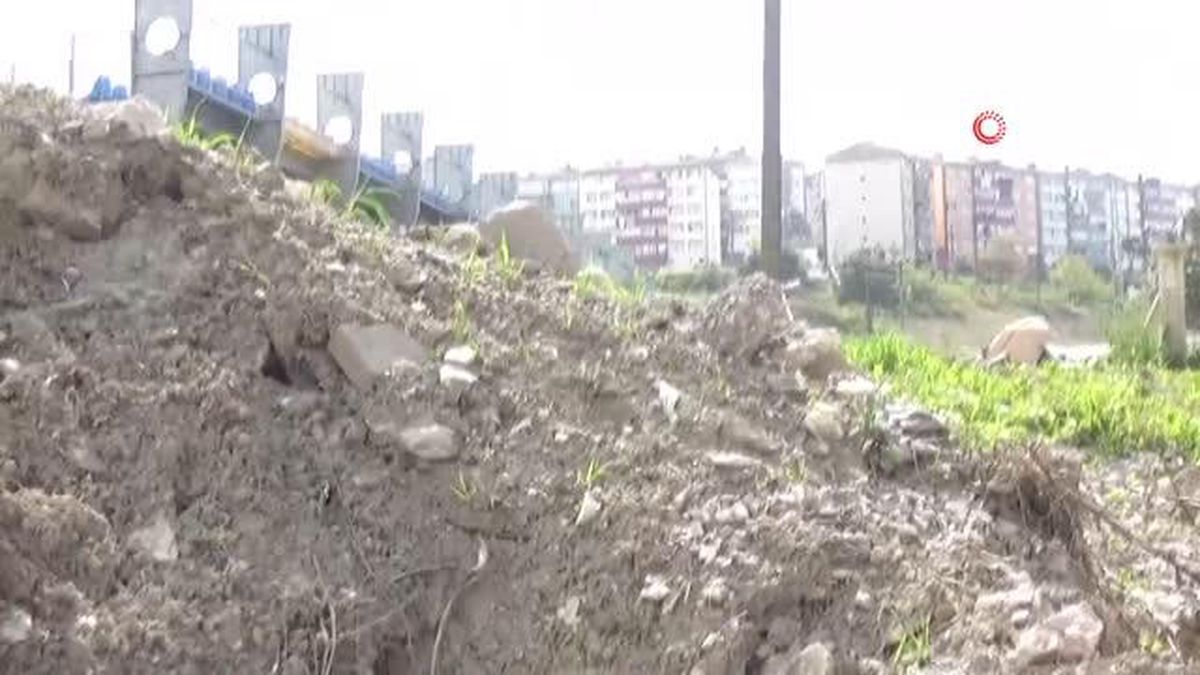 Bin 500 haneli mahallenin kanalizasyonu bu dereye akıyor