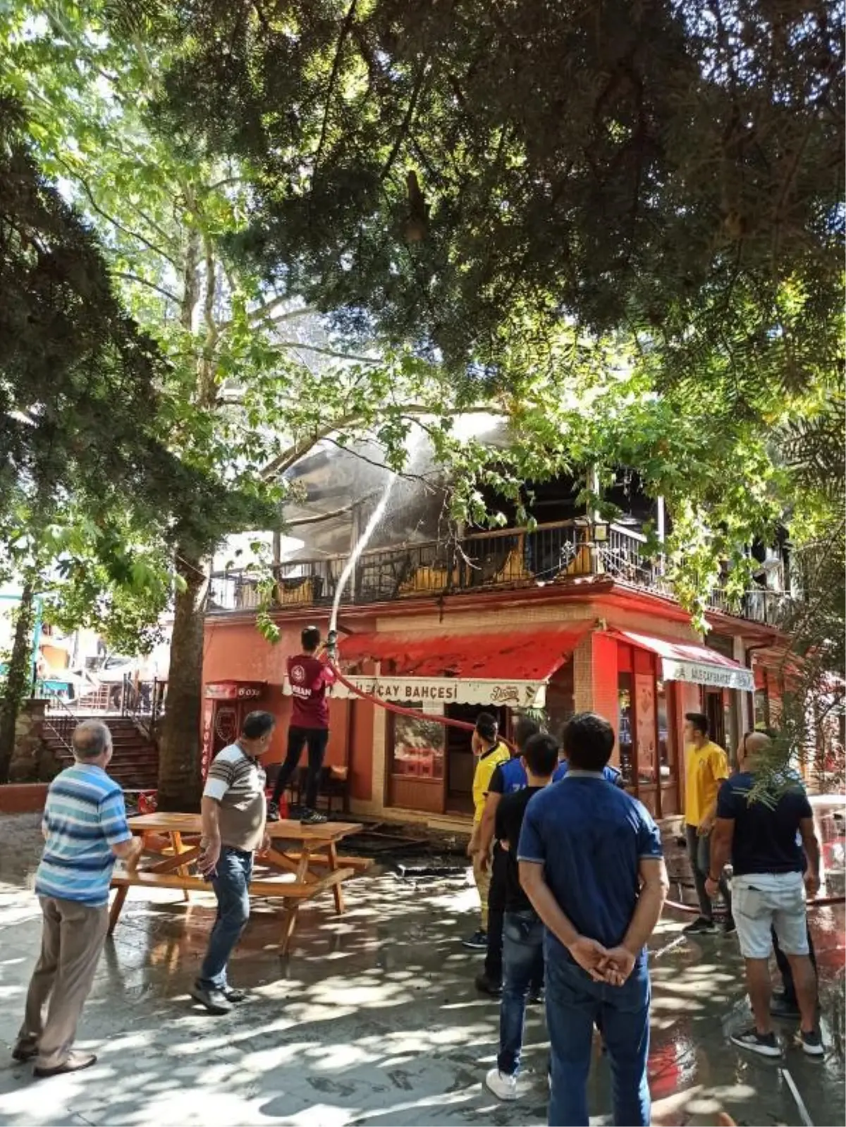 Çay bahçesindeki yangında kundaklama şüphesi