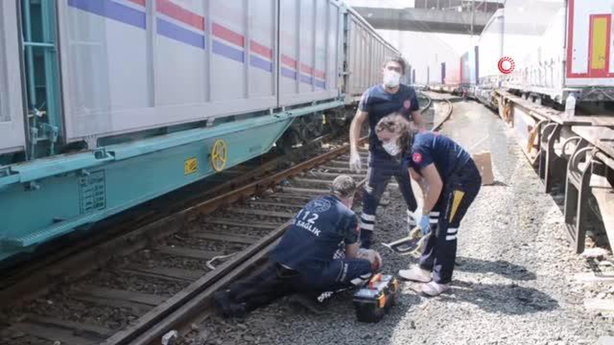 Çorlu Tren Garı\'nda bir şahıs rayların arasında yaralı bulundu