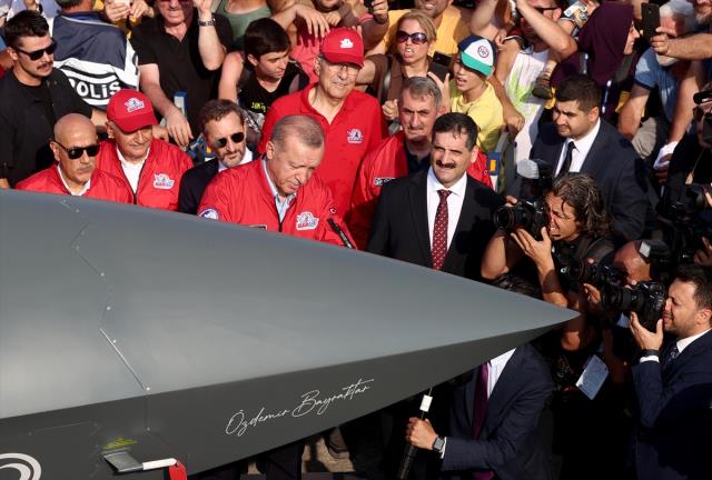 Cumhurbaşkanı Erdoğan aşkın tanımını yaptı, salonda uğultu koptu Cumhurbaşkanı Erdoğan aşkın tanımını yaptı, salonda uğultu koptu