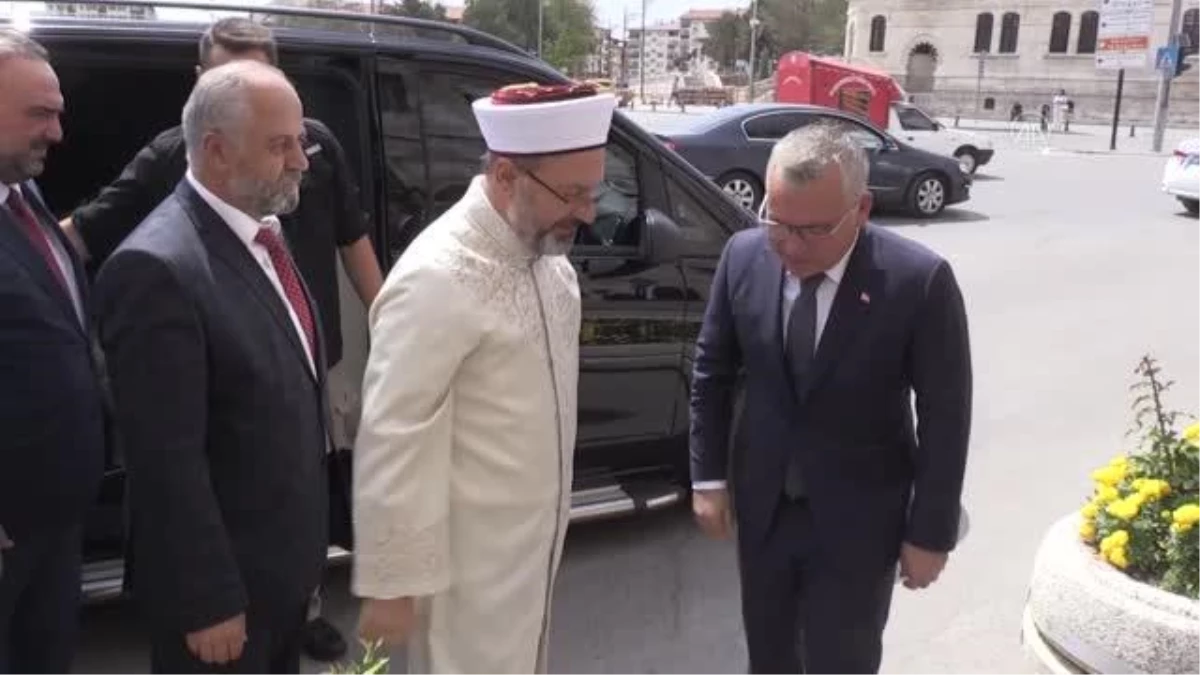 Diyanet İşleri Başkanı Erbaş, Sivas\'ta ziyaretlerde bulundu