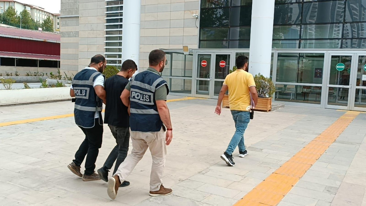 Elazığ\'da evden hırsızlık yaptığı öne sürülen şüpheli tutuklandı