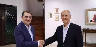 Enerji ve Tabii Kaynaklar Bakanı Dönmez, Petronas Başkanı Mohd Bakke Saleh ile görüştü