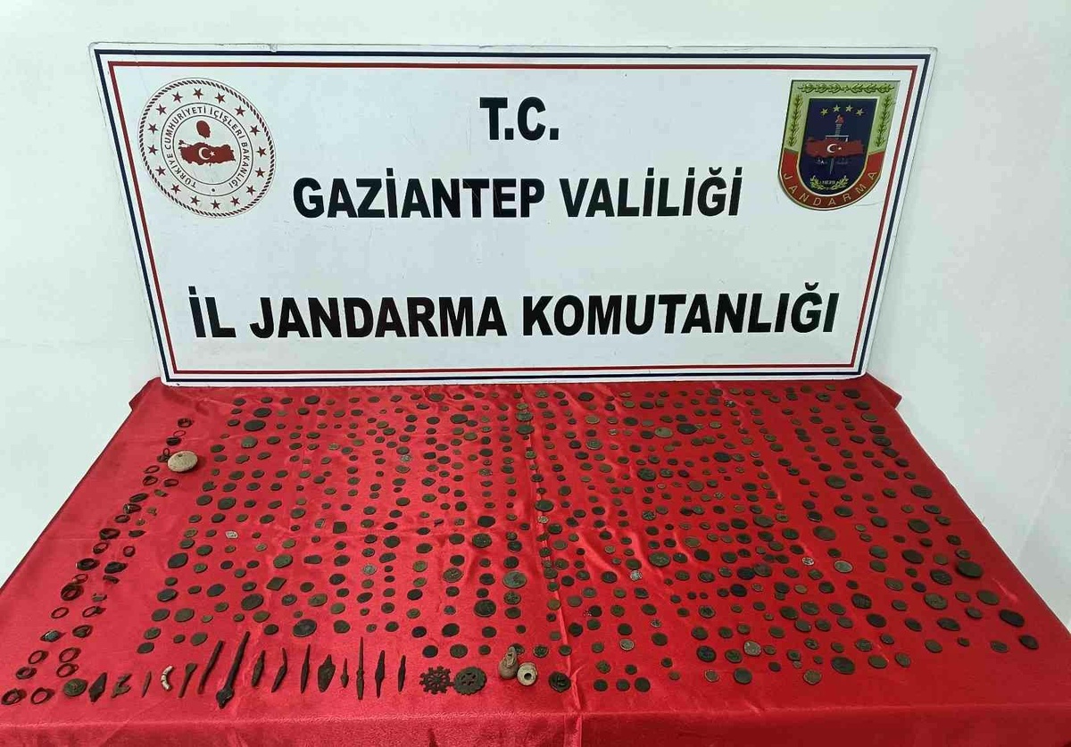 Gaziantep\'te uyuşturucu ve tarihi eser kaçakçılığı operasyonu: 2 gözaltı