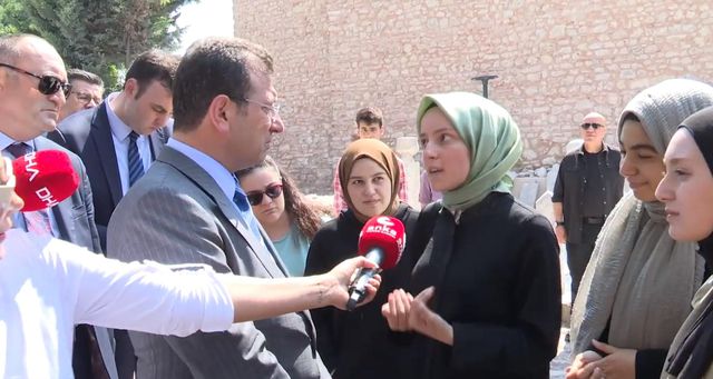 İmamoğlu, burs alamadıkları için yolunu kesen öğrencileri böyle teselli etti: Bize başvurmadınız mı? İmamoğlu, burs alamadıkları için yolunu kesen öğrencileri böyle teselli etti: Bize başvurmadınız mı?