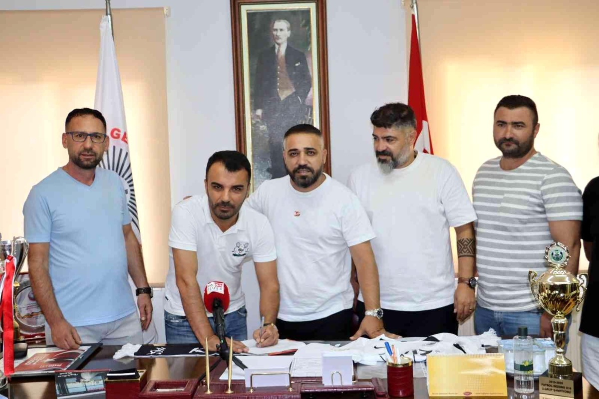 İş adamı Eviz, 6. Kez Kuşadasıspor\'a ana sponsor oldu