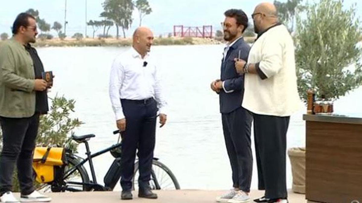 CHP\'li İzmir Büyükşehir Belediye Başkanı Tunç Soyer konuk olduğu MasterChef\'e bisikletle giriş yaptı