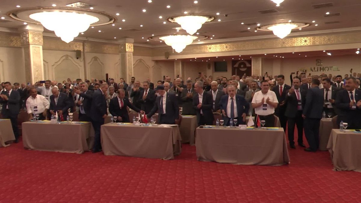 Meral Akşener, Partisinin Doğu ve Güneydoğu Anadolu\'daki İl ve İlçe Başkanlarıyla Bir Araya Geldi