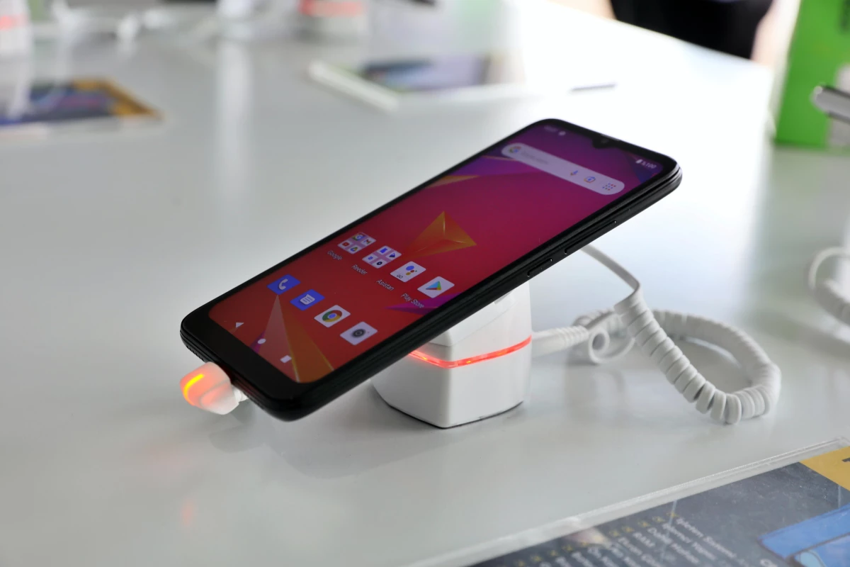 Reeder yeni akıllı cep telefonu modeli "S19 Max Pro"yu TEKNOFEST\'te tanıtıyor