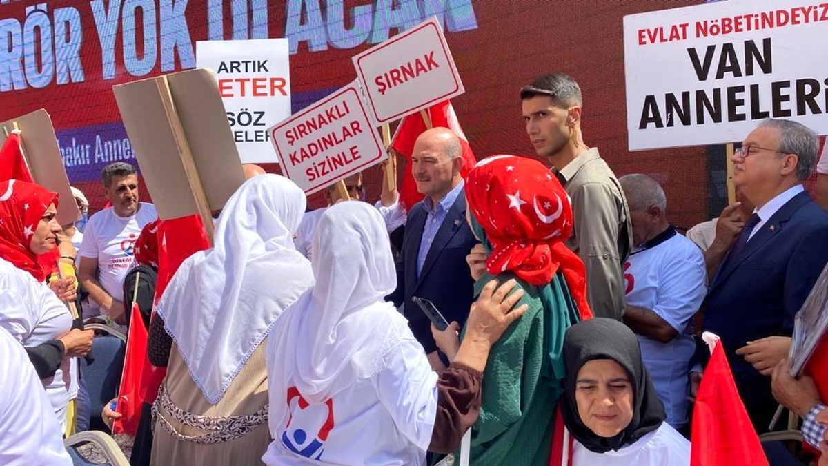 Terörle mücadele eden ailelerin evlat nöbeti 4\'üncü yılında