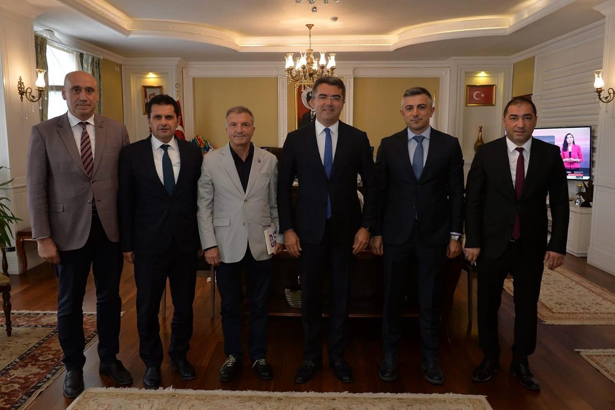 Vali Okay Memiş, Okul Sporları Federasyonu Başkanı Doç. Dr. Ömür Fatih Karakullukçu\'yu kabul etti