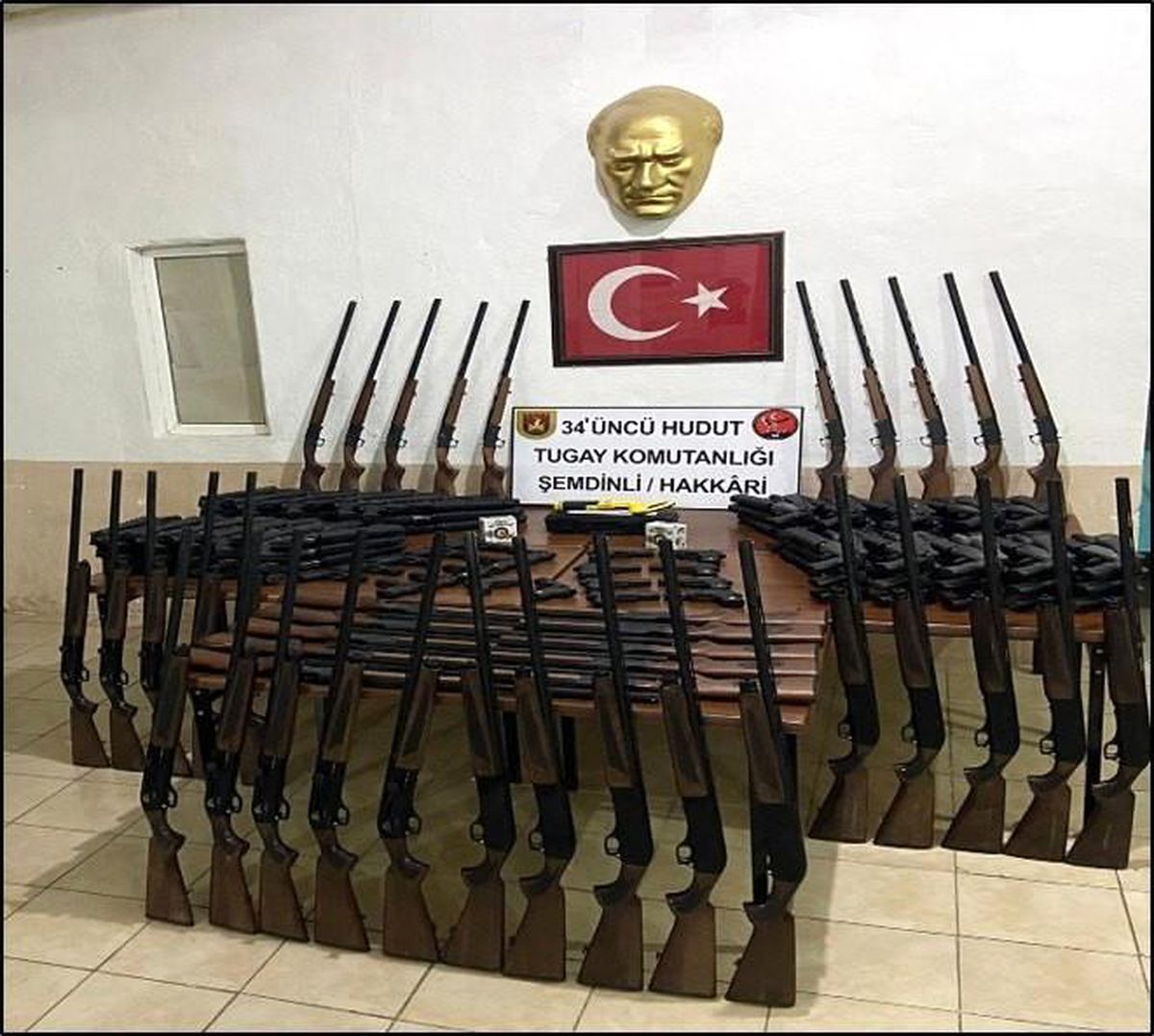 Van ve Hakkari\'de 342 kilo uyuşturucu ile av tüfeği ele geçirildi
