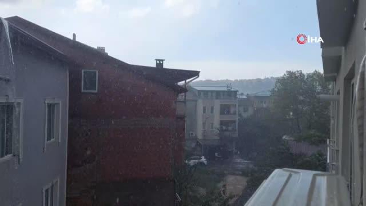 Aniden bastıran yağmura vatandaşlar hazırlıksız yakalandı