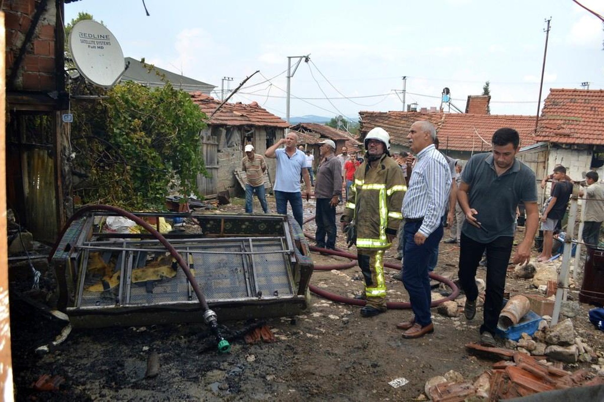 Yenişehir\'de ahşap ev çıkan yangında kül oldu