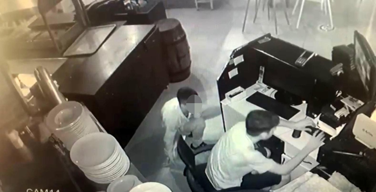 4 ayrı iş yerini 8 bin TL zarara uğrattılar