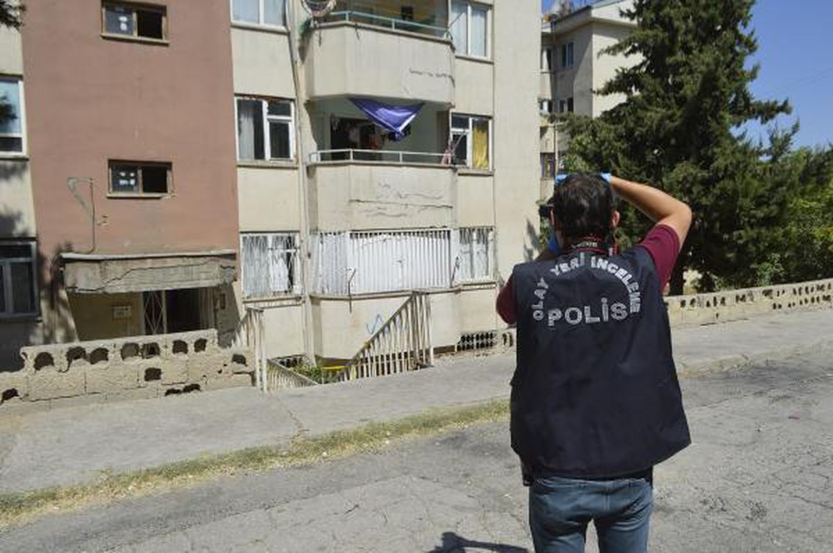 4\'üncü kattan düşen engelli, 14 günlük yaşam savaşını kaybetti