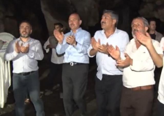 Bakan Soylu, Lice'de Bırkleyn Mağaraları gezisinde gençlerle halay çekti, türkülere eşlik etti
