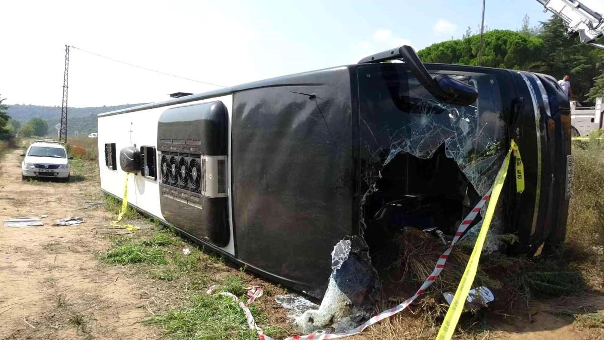 Çanakkale\'de devrilen tur otobüsünün şoförü tutuklandı